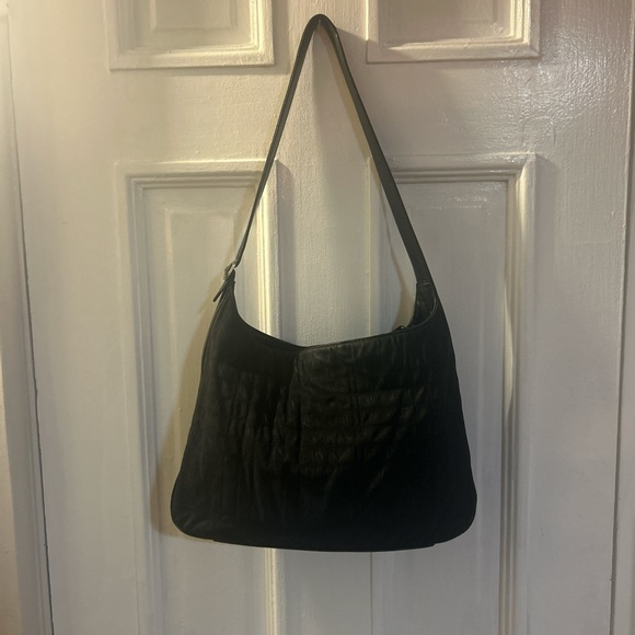 90s/2000s Burberry bag. Scratches seen in last photo, light staining inside. - Picture 5 of 5